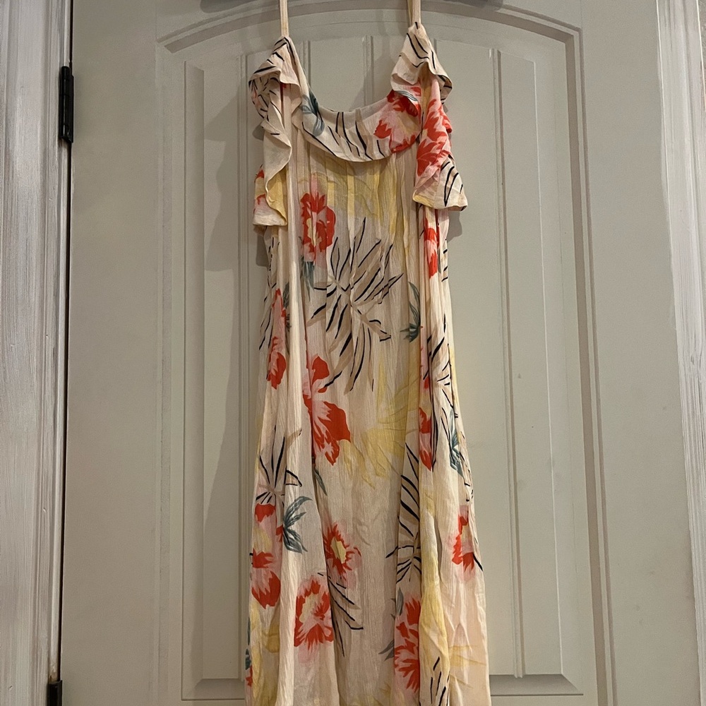 Raya Sun Floral Dress with Thin straps and a ruffled edge